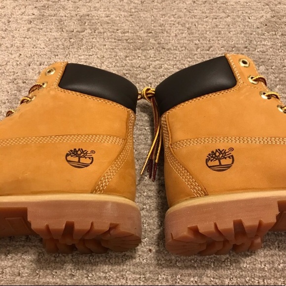 Classic Women’s Timberland - Wheat (7) - Picture 5 of 9